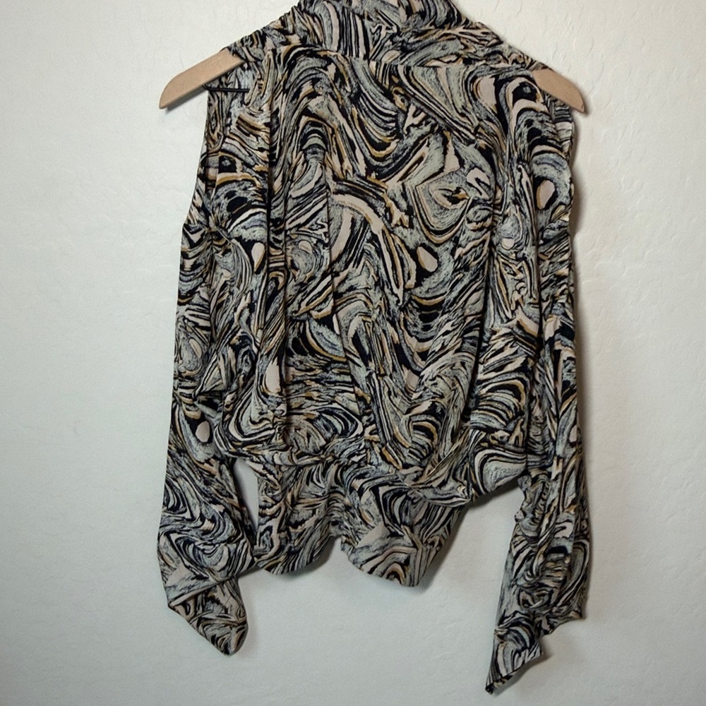IRO Paris 100% Silk Marble Abstract Cold Shoulder Blouse Size 40 - Picture 6 of 8